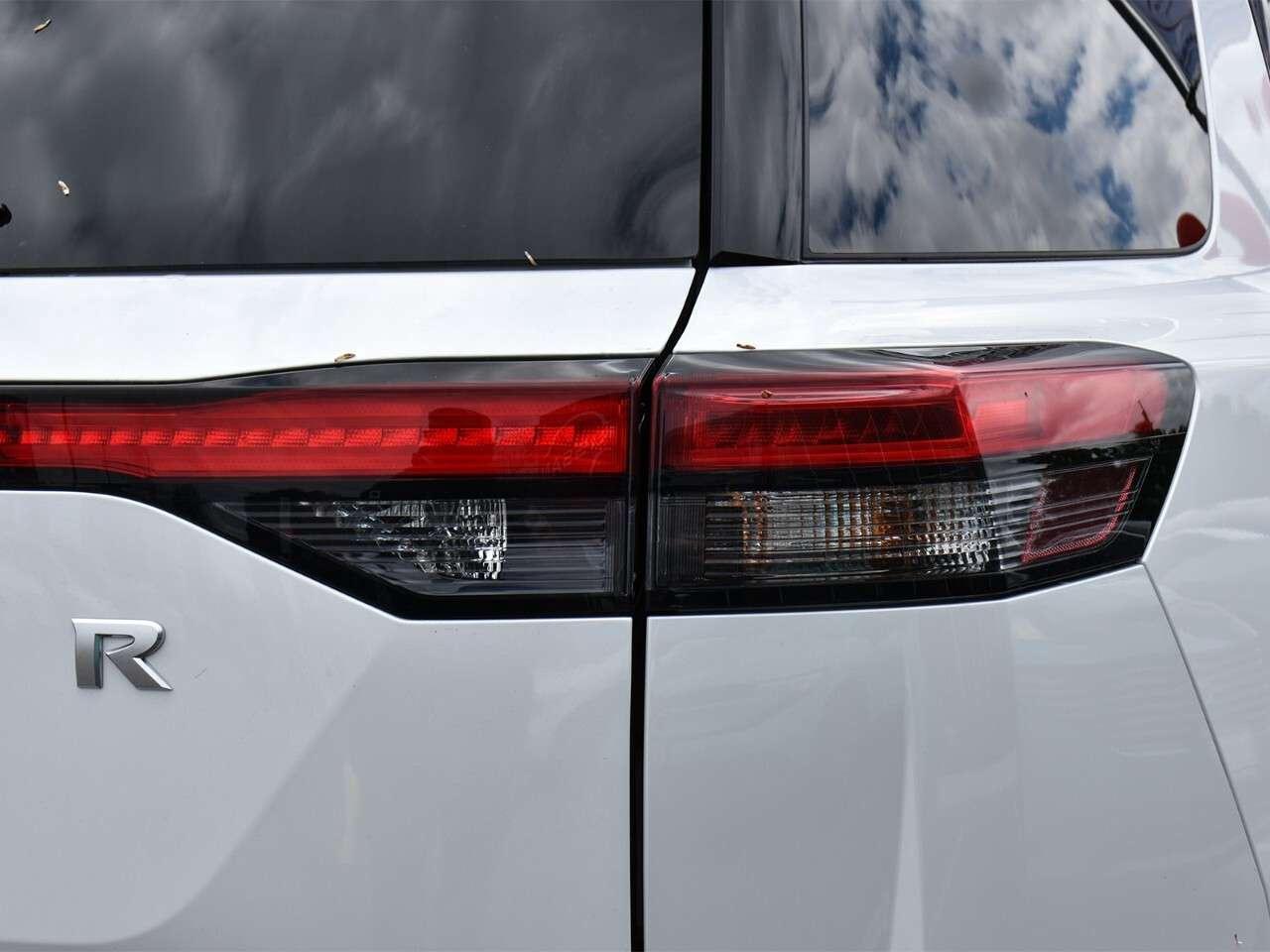 2025 Nissan Pathfinder SV AWD, APPLE CARPLAY, PANO ROOF, POWER TAILGATE Photo