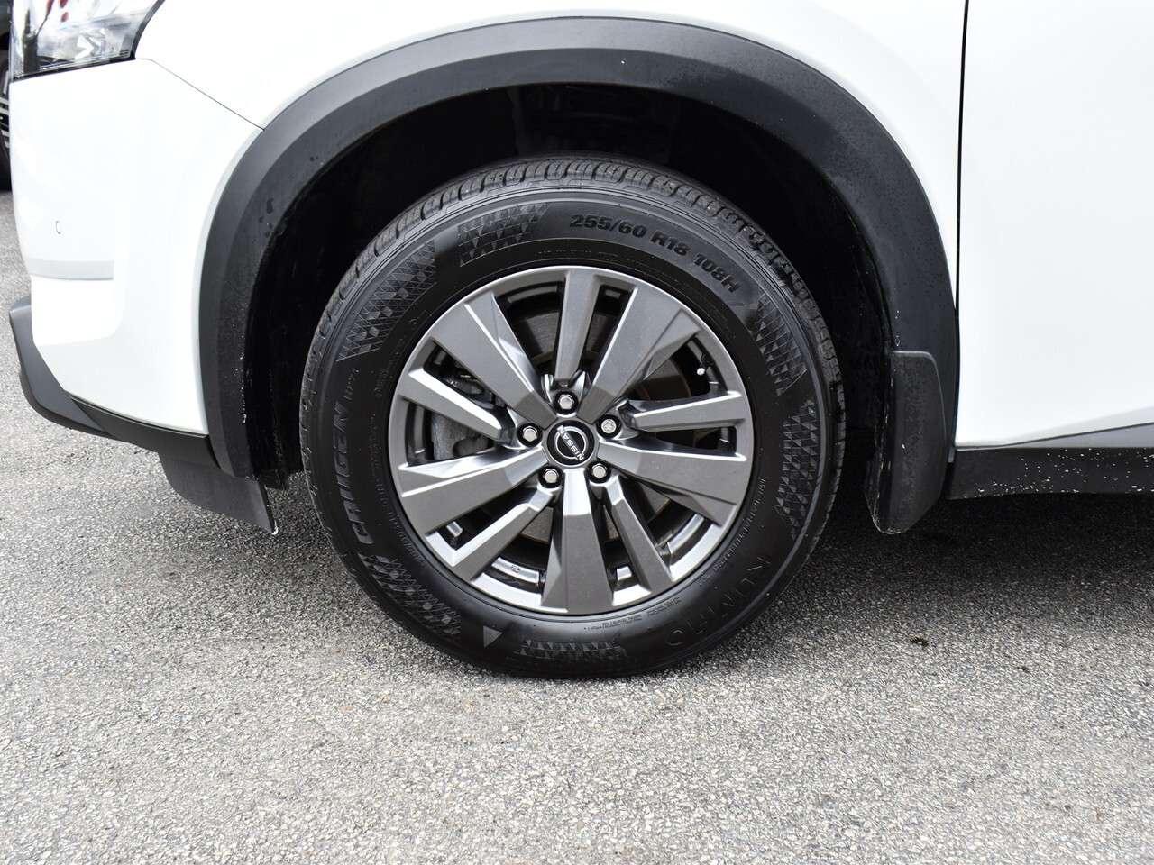 2025 Nissan Pathfinder SV AWD, APPLE CARPLAY, PANO ROOF, POWER TAILGATE Photo