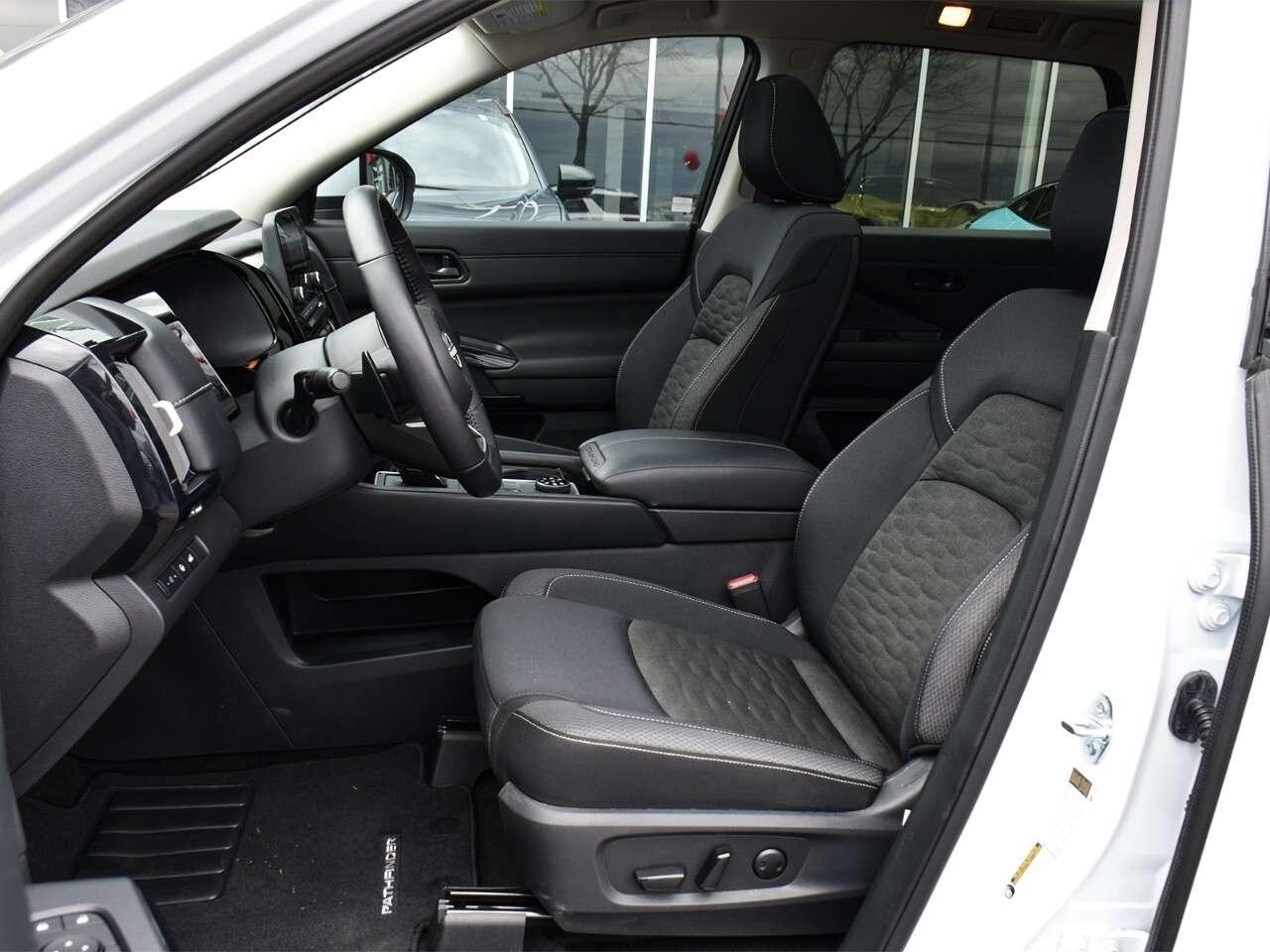 2025 Nissan Pathfinder SV AWD, APPLE CARPLAY, PANO ROOF, POWER TAILGATE Photo