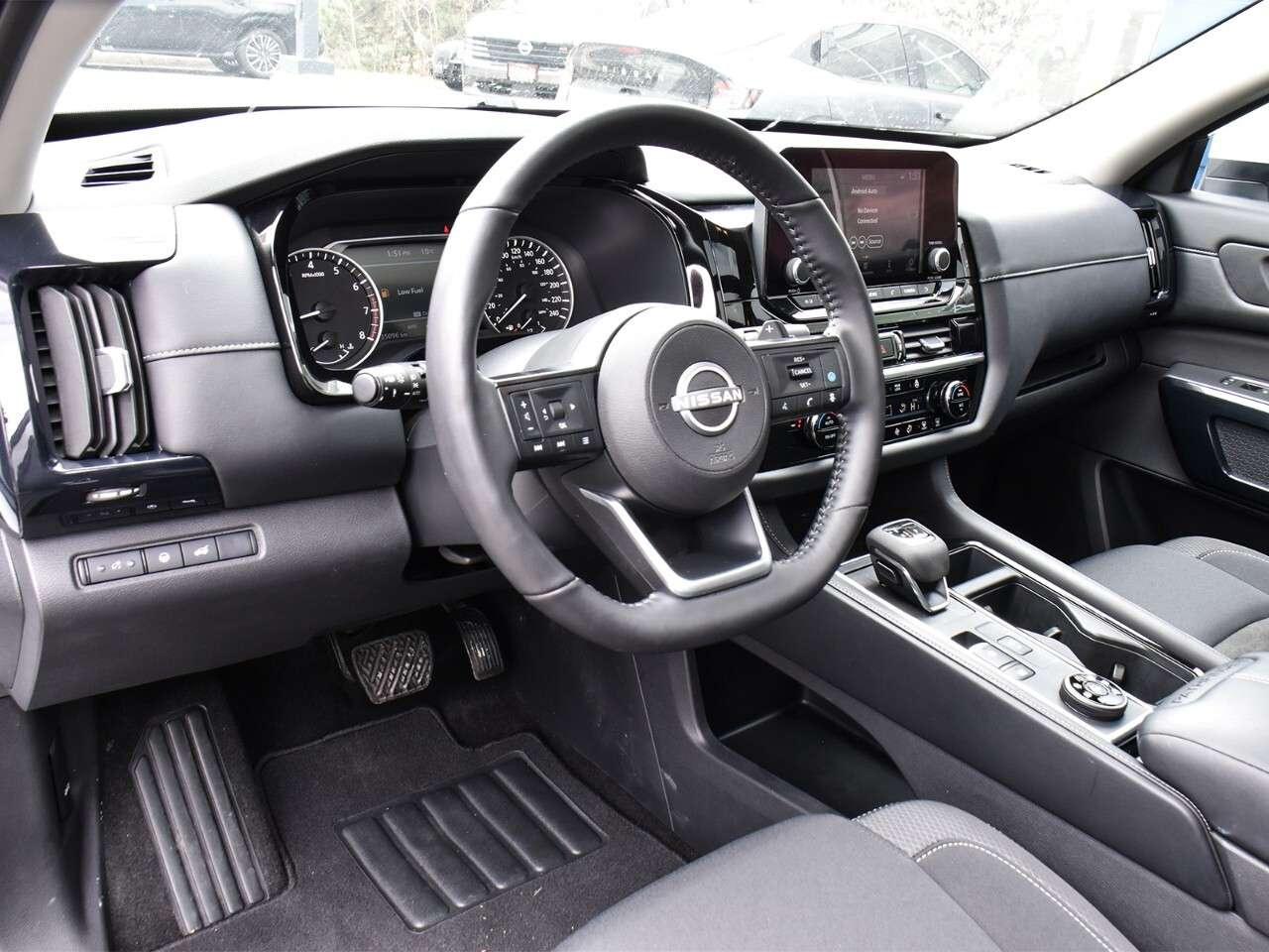 2025 Nissan Pathfinder SV AWD, APPLE CARPLAY, PANO ROOF, POWER TAILGATE Photo