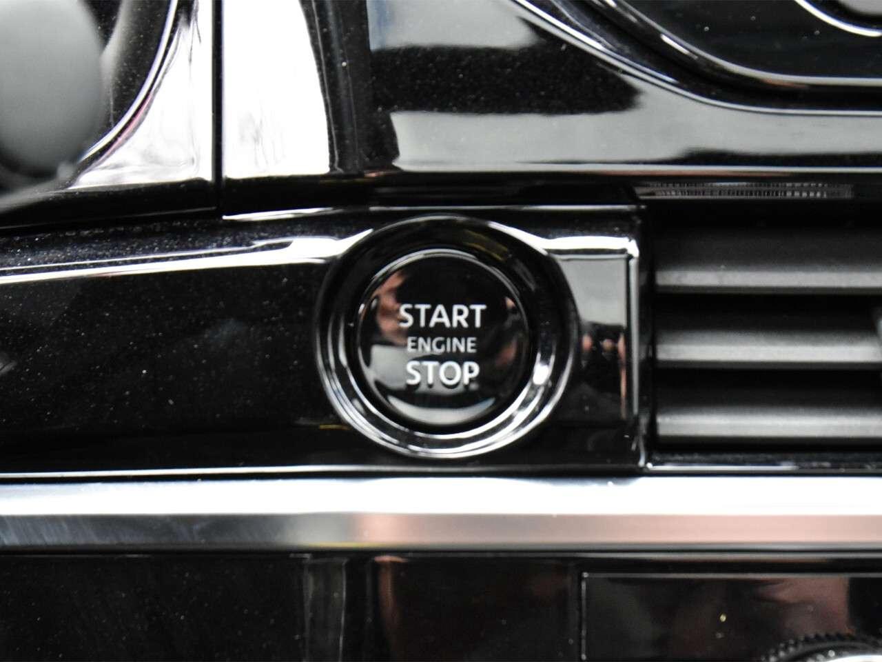 2025 Nissan Pathfinder SV AWD, APPLE CARPLAY, PANO ROOF, POWER TAILGATE Photo