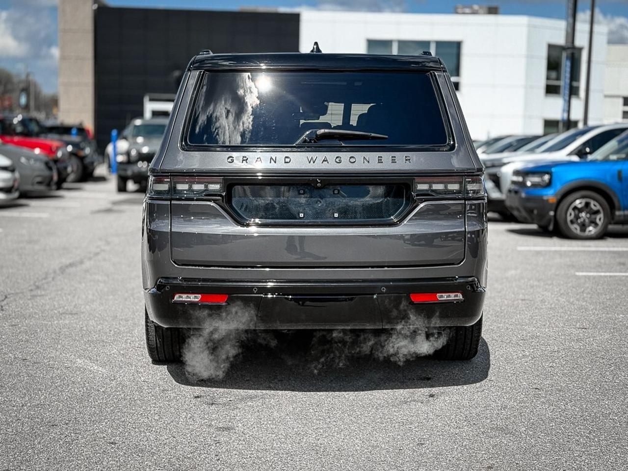 2024 Jeep Grand Wagoneer Series III   SERIES 3   OBSIDIAN   SEATBACK VIDEO Photo