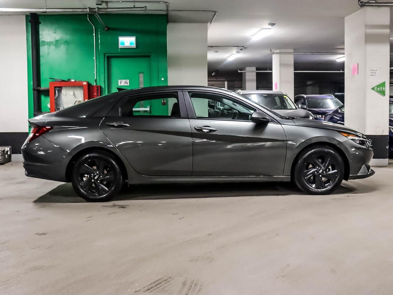 2023 Hyundai Elantra Preferred IVT Photo2