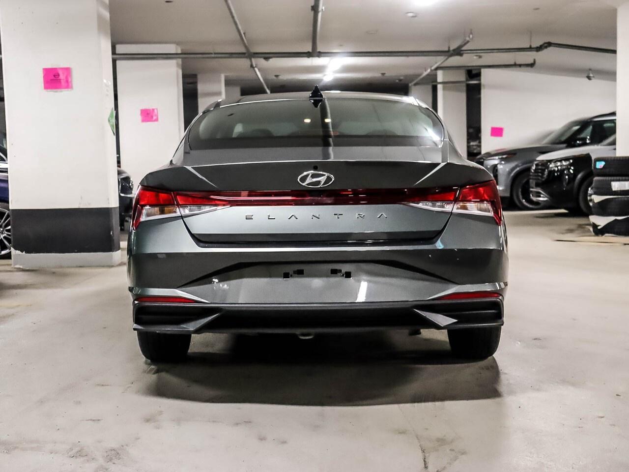 2023 Hyundai Elantra Preferred IVT Photo