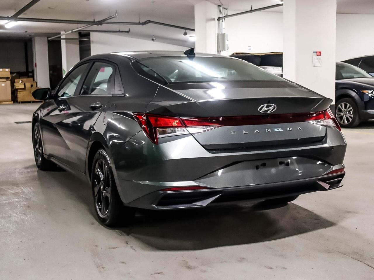2023 Hyundai Elantra Preferred IVT Photo4