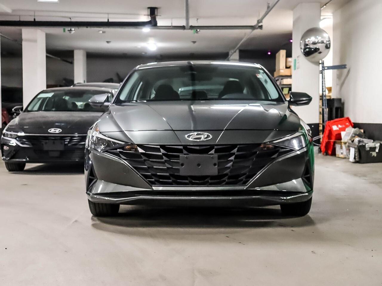 2023 Hyundai Elantra Preferred IVT Photo