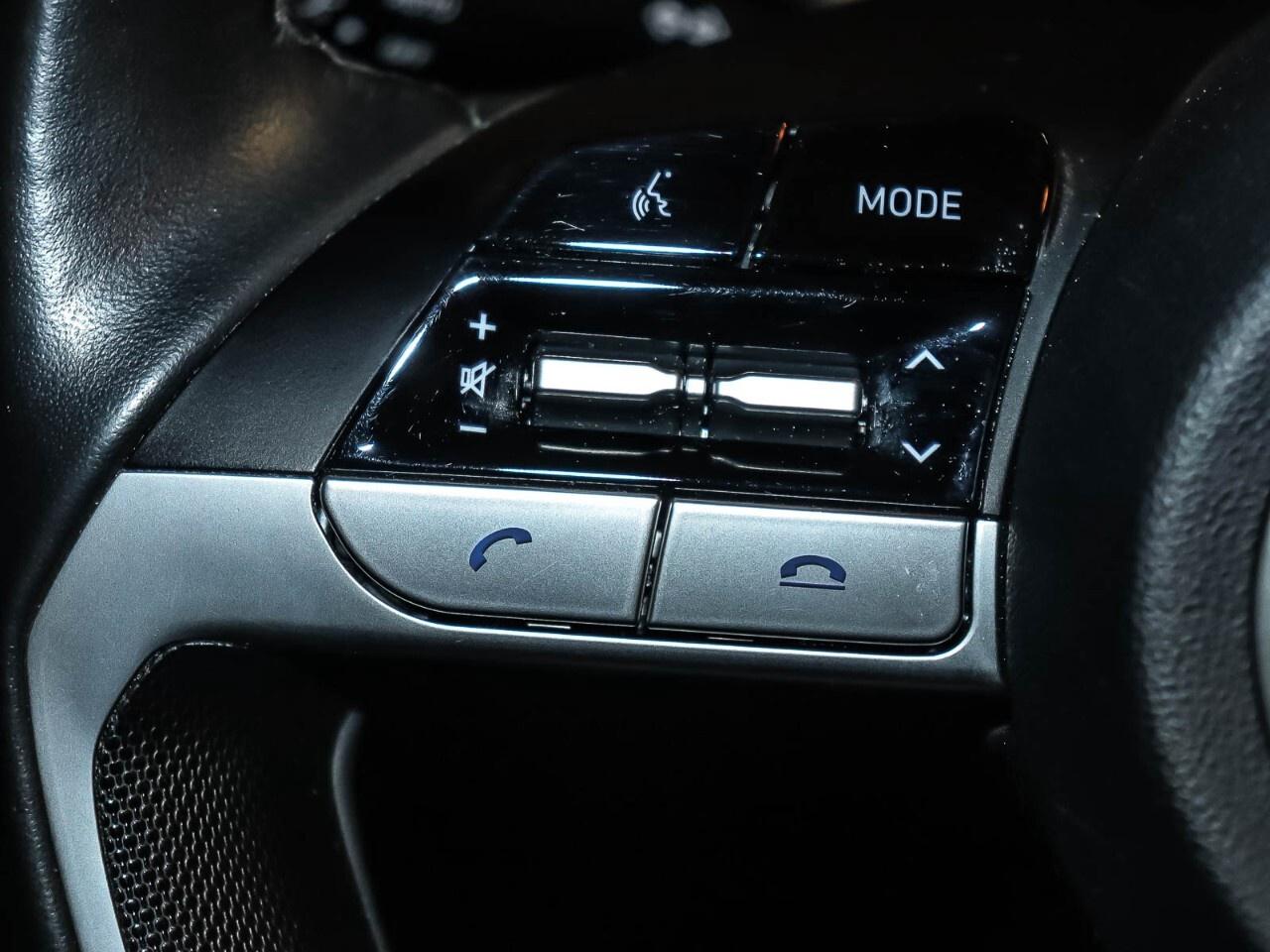 2023 Hyundai Elantra Preferred IVT Photo