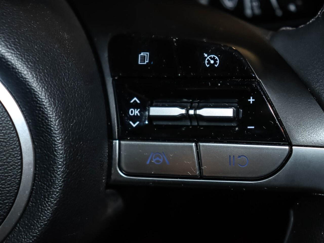 2023 Hyundai Elantra Preferred IVT Photo