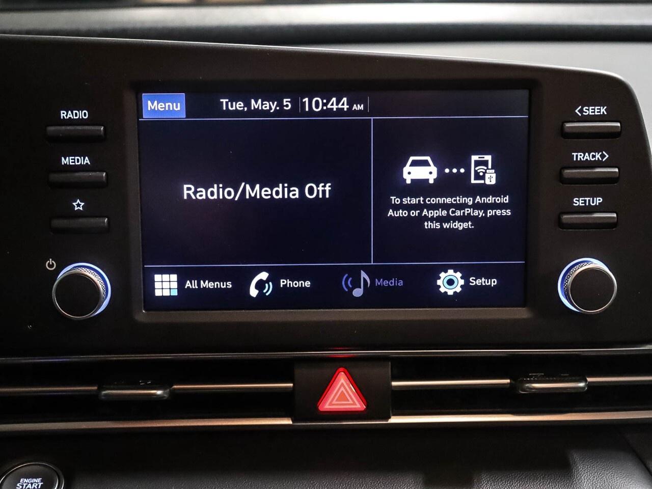 2023 Hyundai Elantra Preferred IVT Photo
