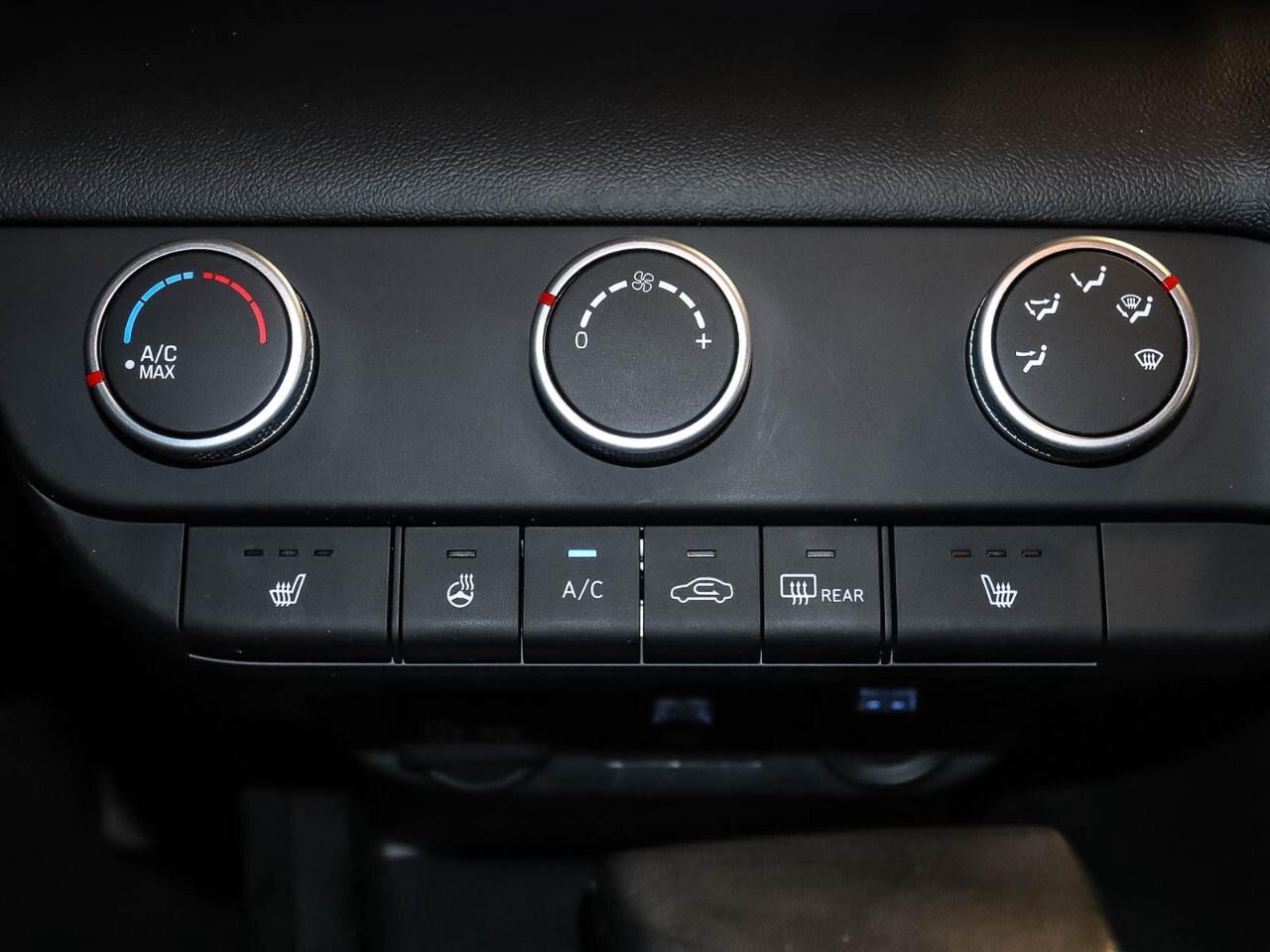 2023 Hyundai Elantra Preferred IVT Photo