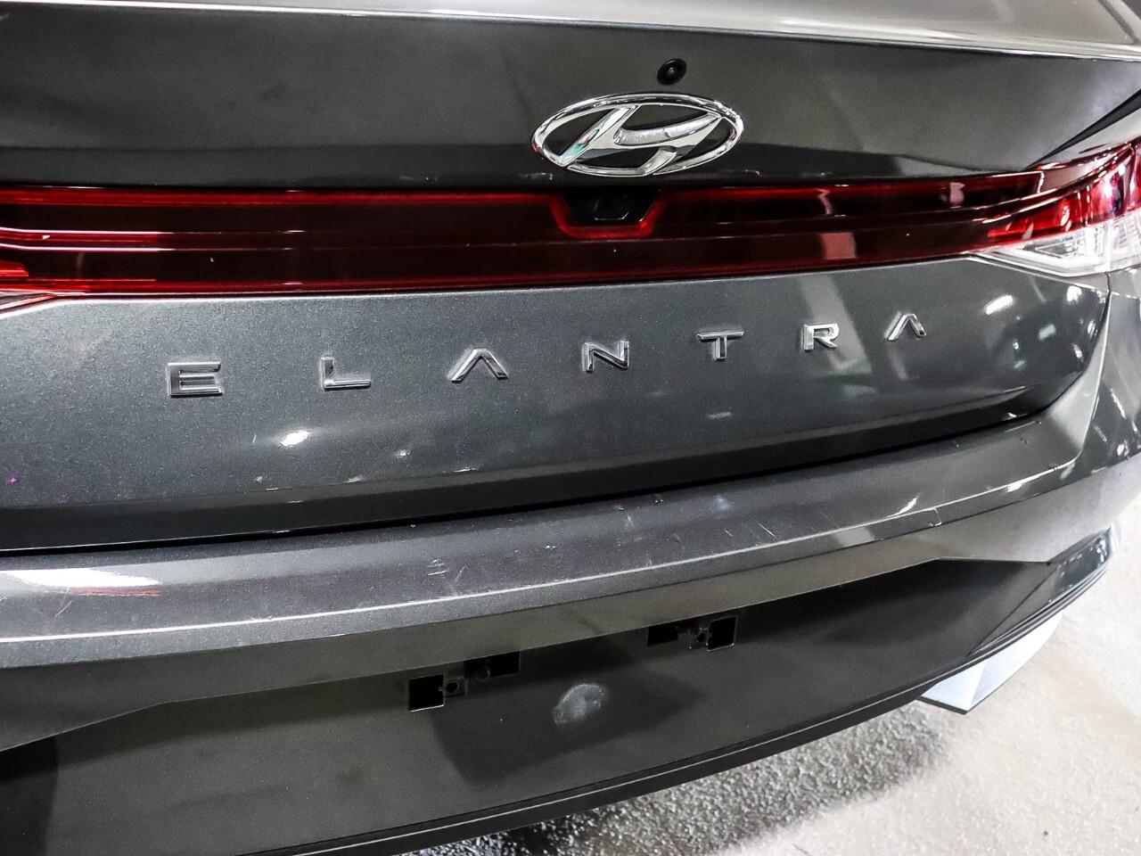 2023 Hyundai Elantra Preferred IVT Photo