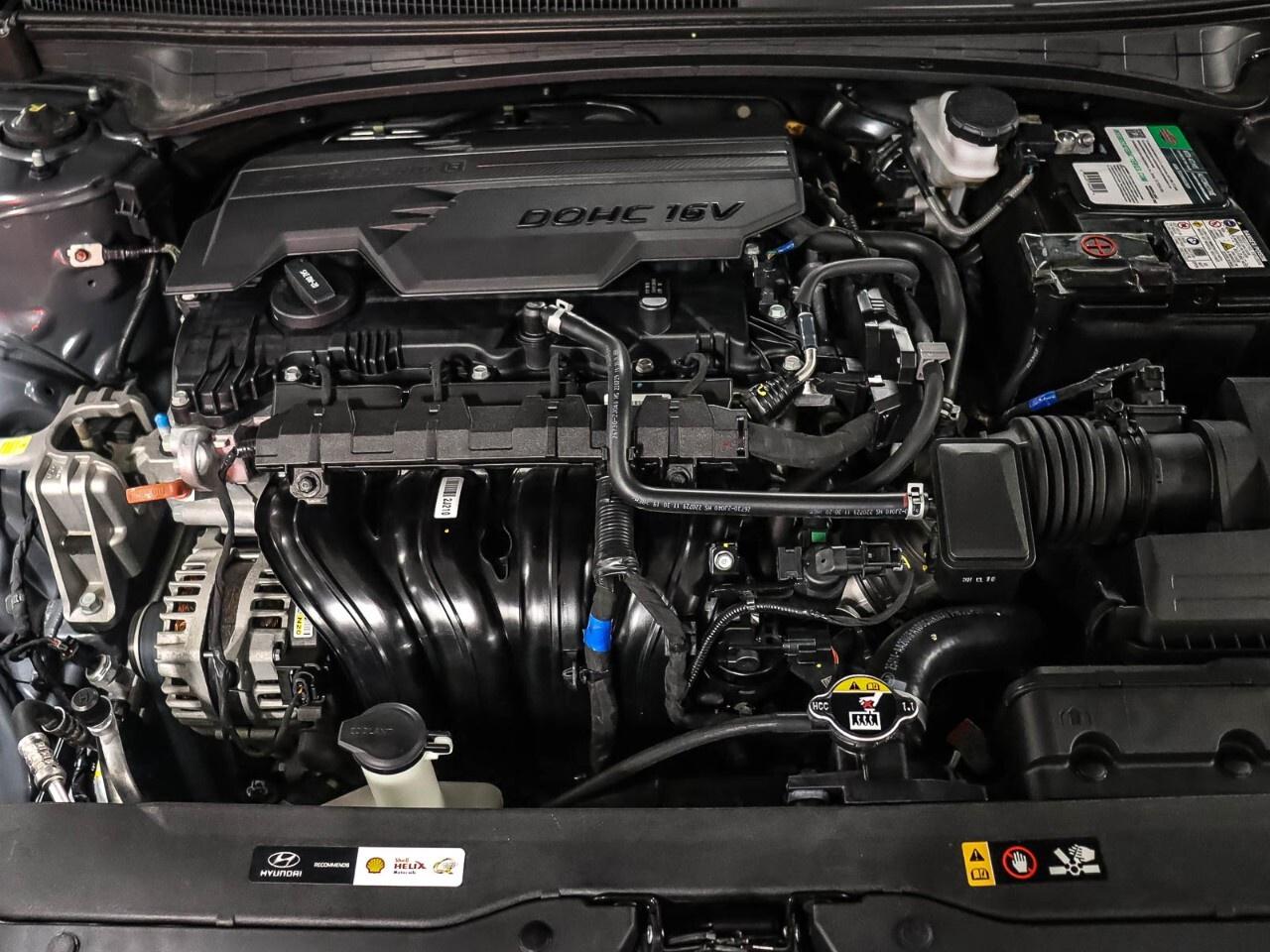 2023 Hyundai Elantra Preferred IVT Photo