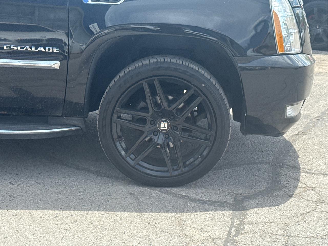 2013 Cadillac Escalade CERTIFIED MINT AWD NAV LEATHER ROOF WE FINANCE Photo