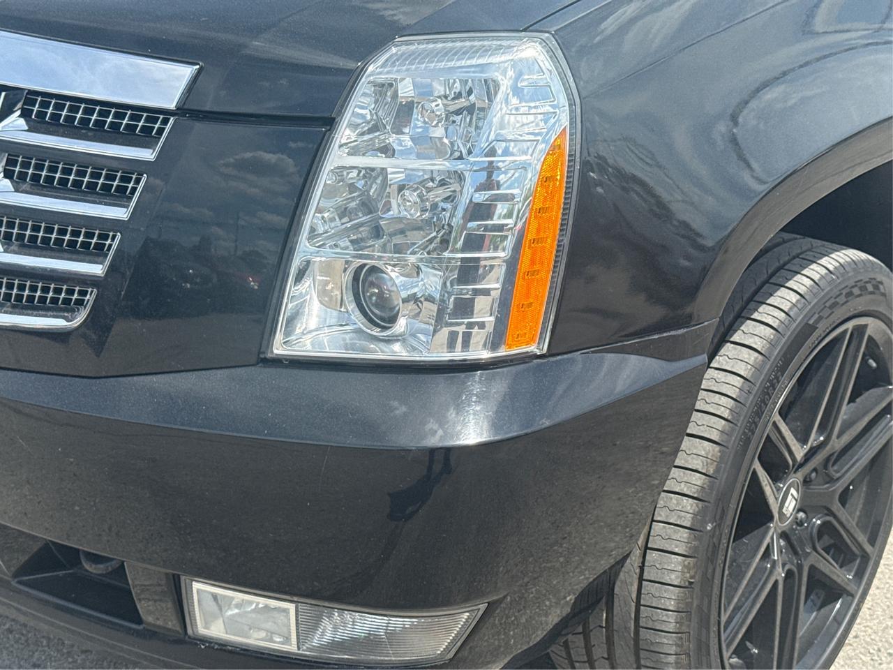 2013 Cadillac Escalade CERTIFIED MINT AWD NAV LEATHER ROOF WE FINANCE Photo