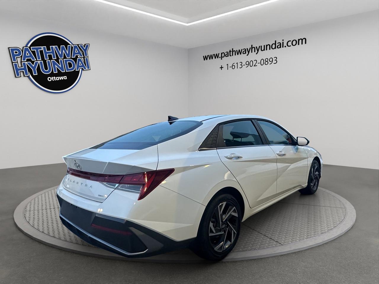 2026 Hyundai Elantra Hybrid Luxury Photo