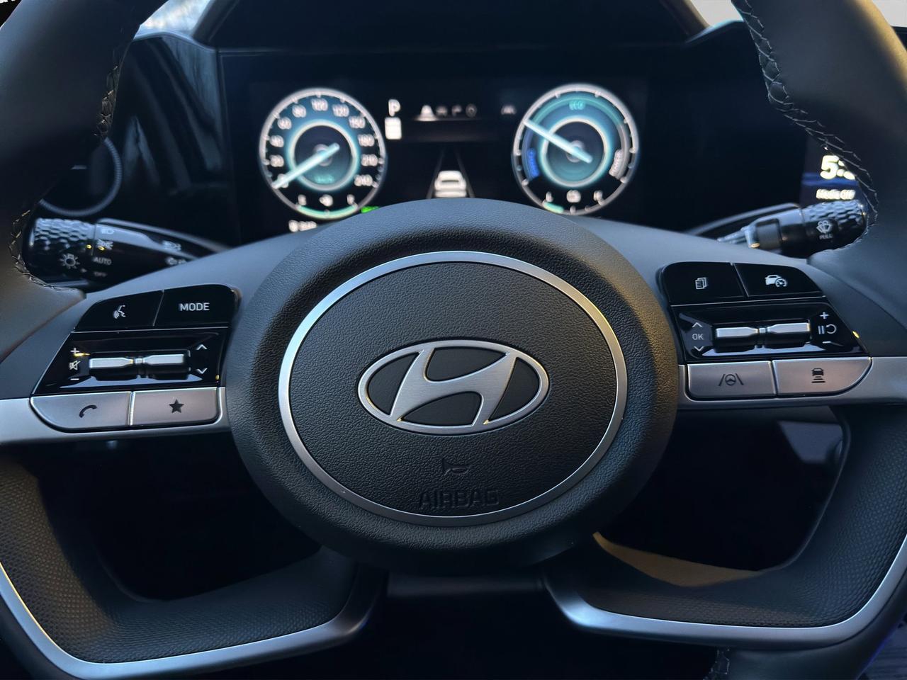 2026 Hyundai Elantra Hybrid Luxury Photo