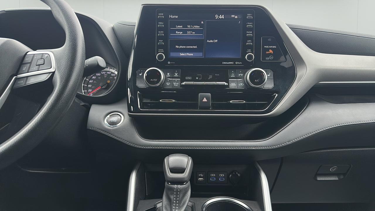 2022 Toyota Highlander LE AWD Photo
