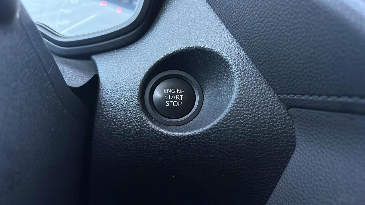 2024 Toyota Corolla Cross LE AWD Photo