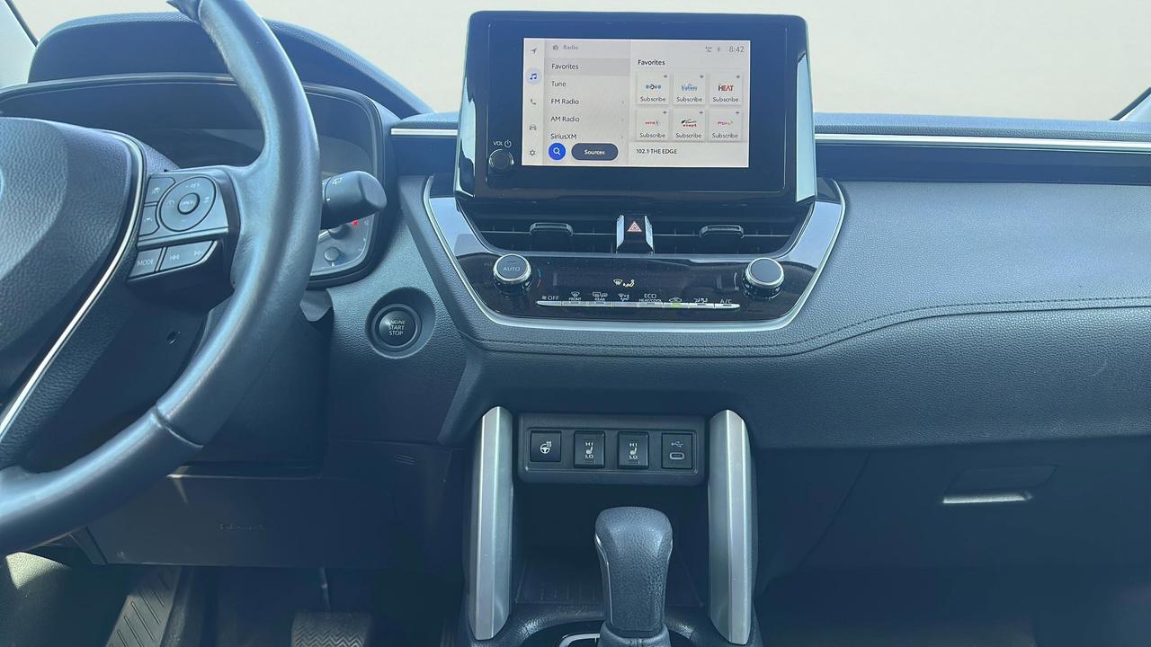 2024 Toyota Corolla Cross LE AWD Photo