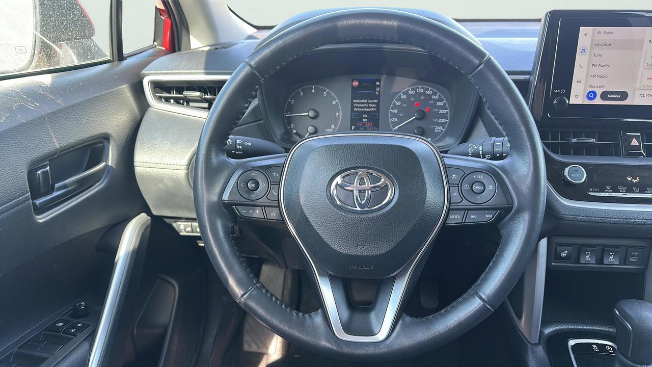 2024 Toyota Corolla Cross LE AWD Photo