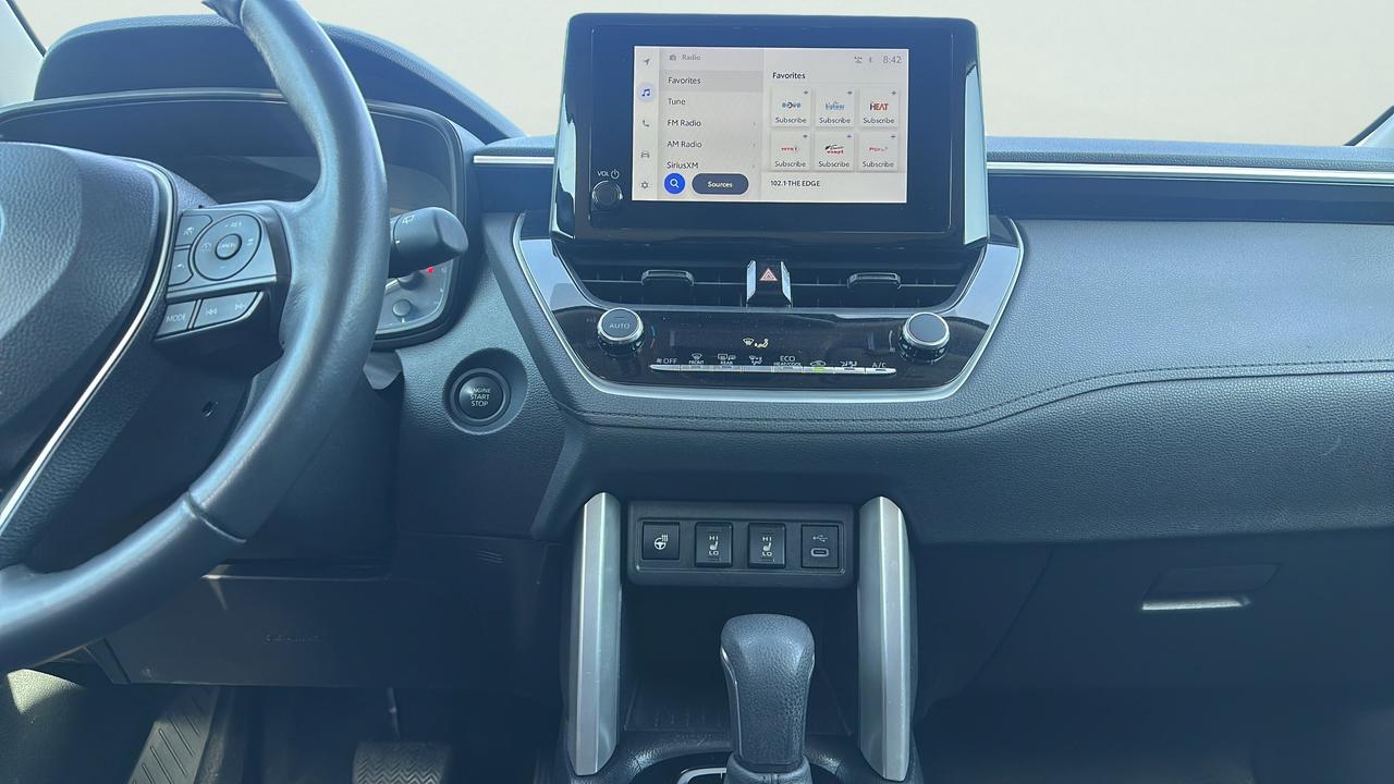 2024 Toyota Corolla Cross LE AWD Photo