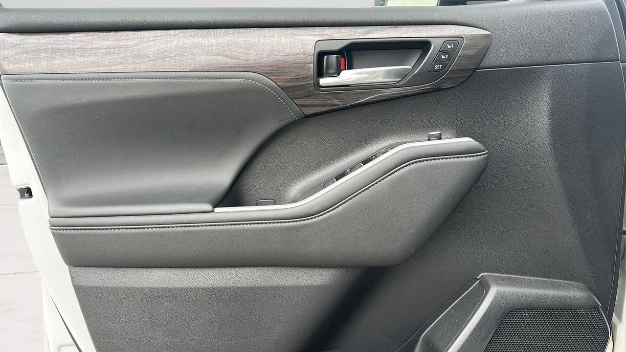 2022 Toyota Highlander LIMITED AWD Photo
