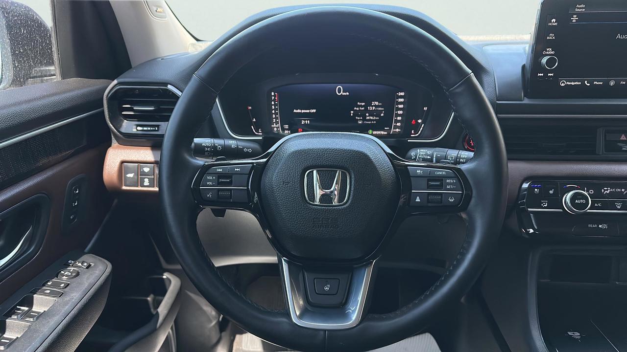 2023 Honda Pilot Touring AWD Photo