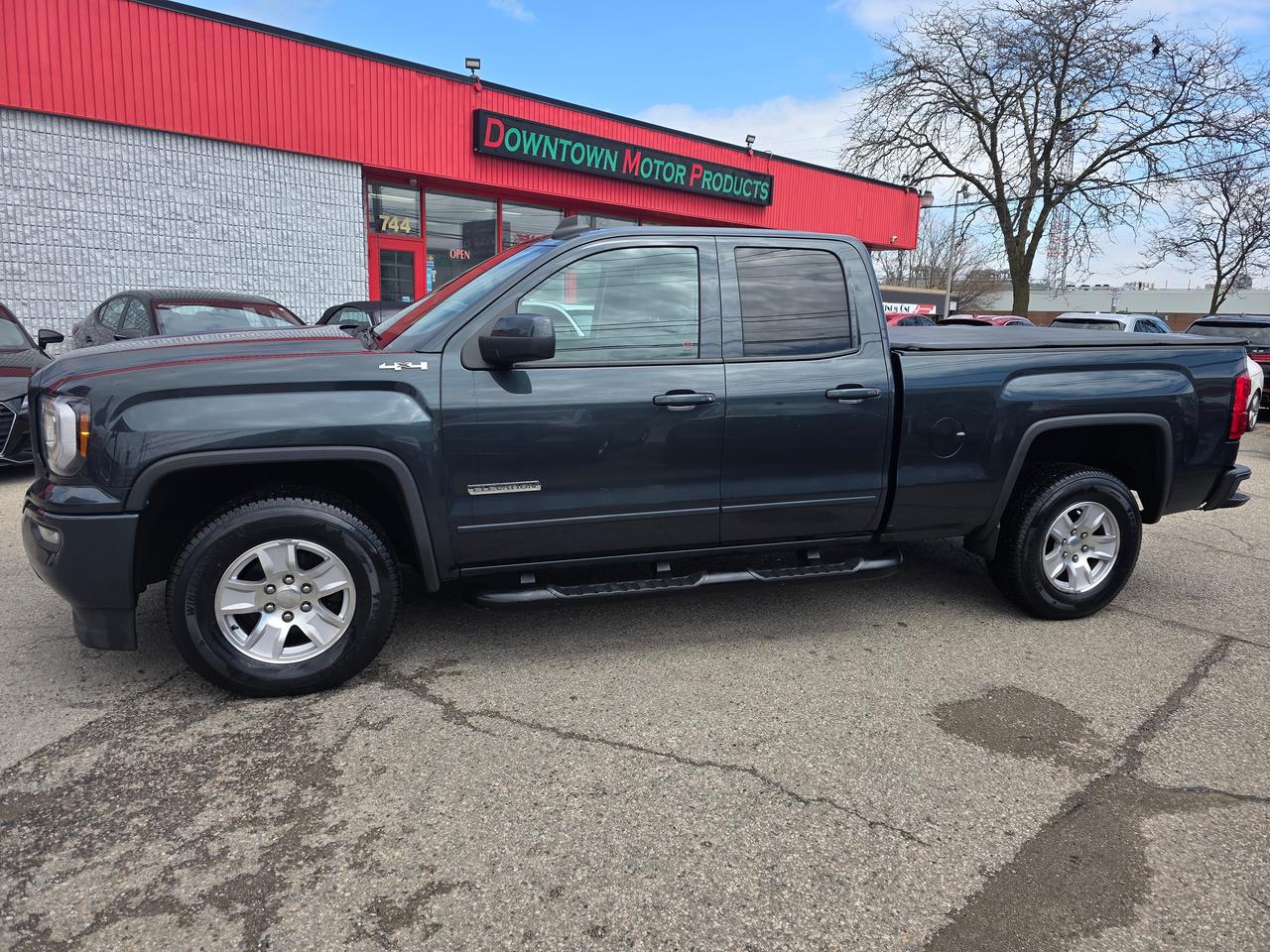 2018 GMC Sierra 1500 4WD SLE Photo2