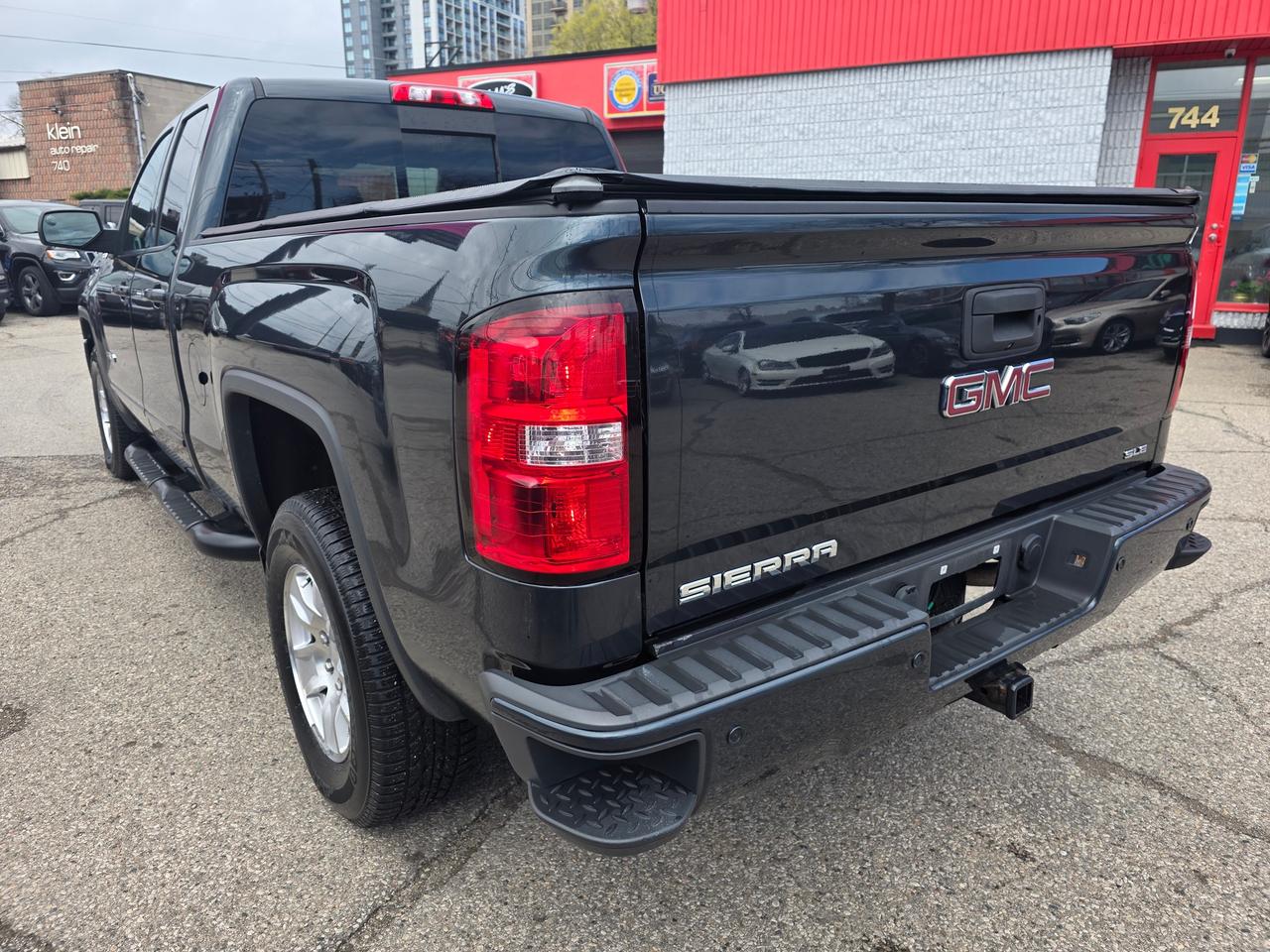 2018 GMC Sierra 1500 4WD SLE Photo3
