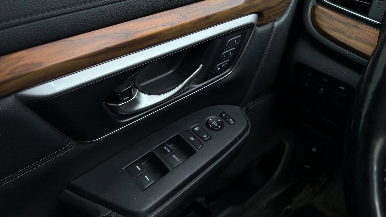 2018 Honda CR-V Touring AWD Photo
