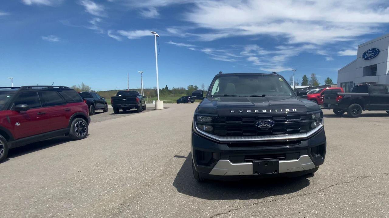 2026 Ford Expedition Platinum Max Photo