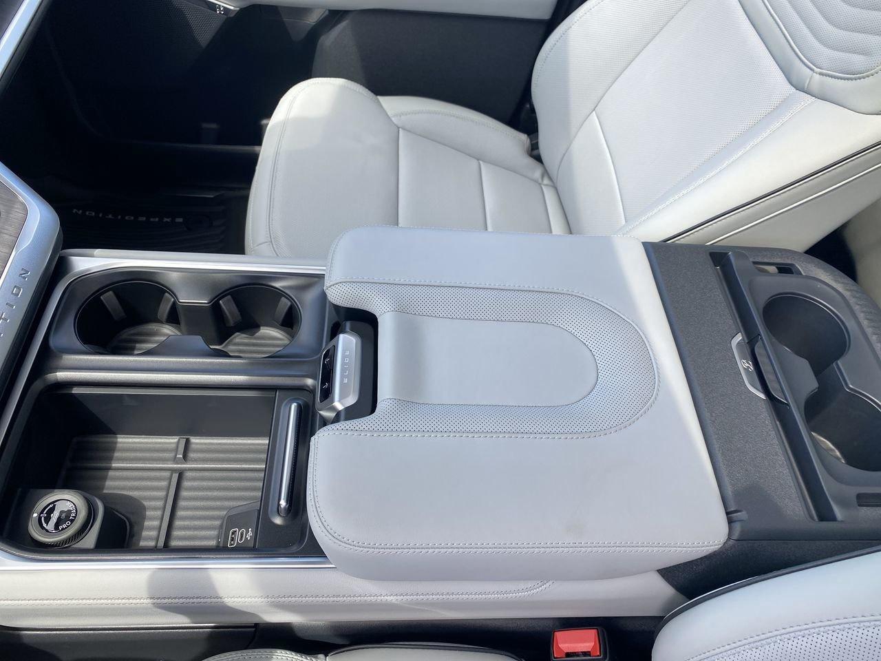 2026 Ford Expedition Platinum Max Photo