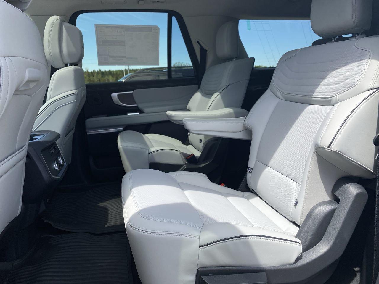 2026 Ford Expedition Platinum Max Photo