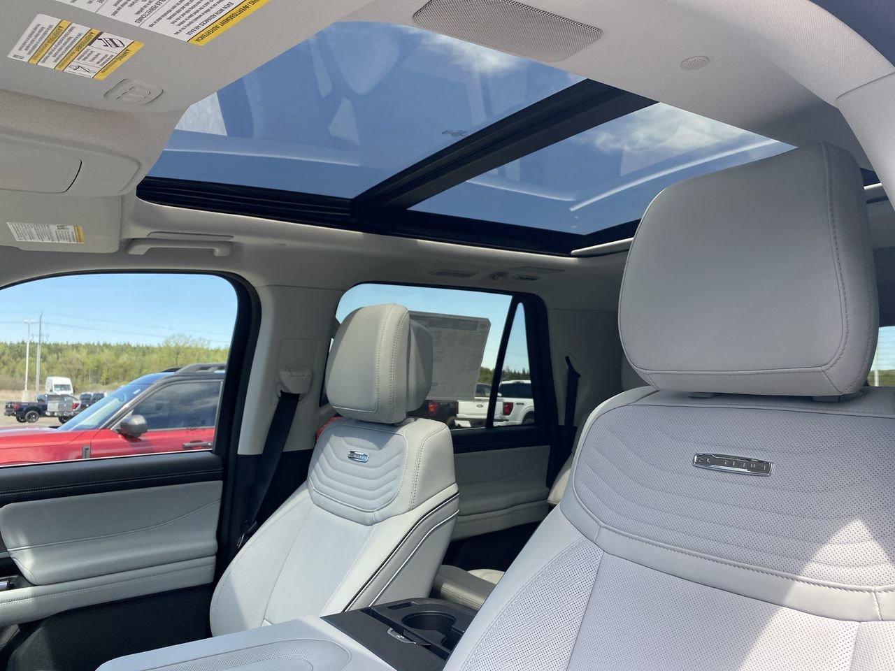 2026 Ford Expedition Platinum Max Photo