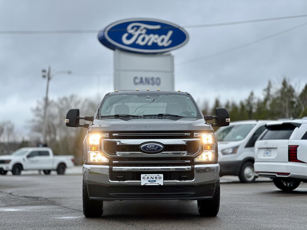 2022 Ford F-250 XLT 4WD SuperCab 6.75' Box Photo1