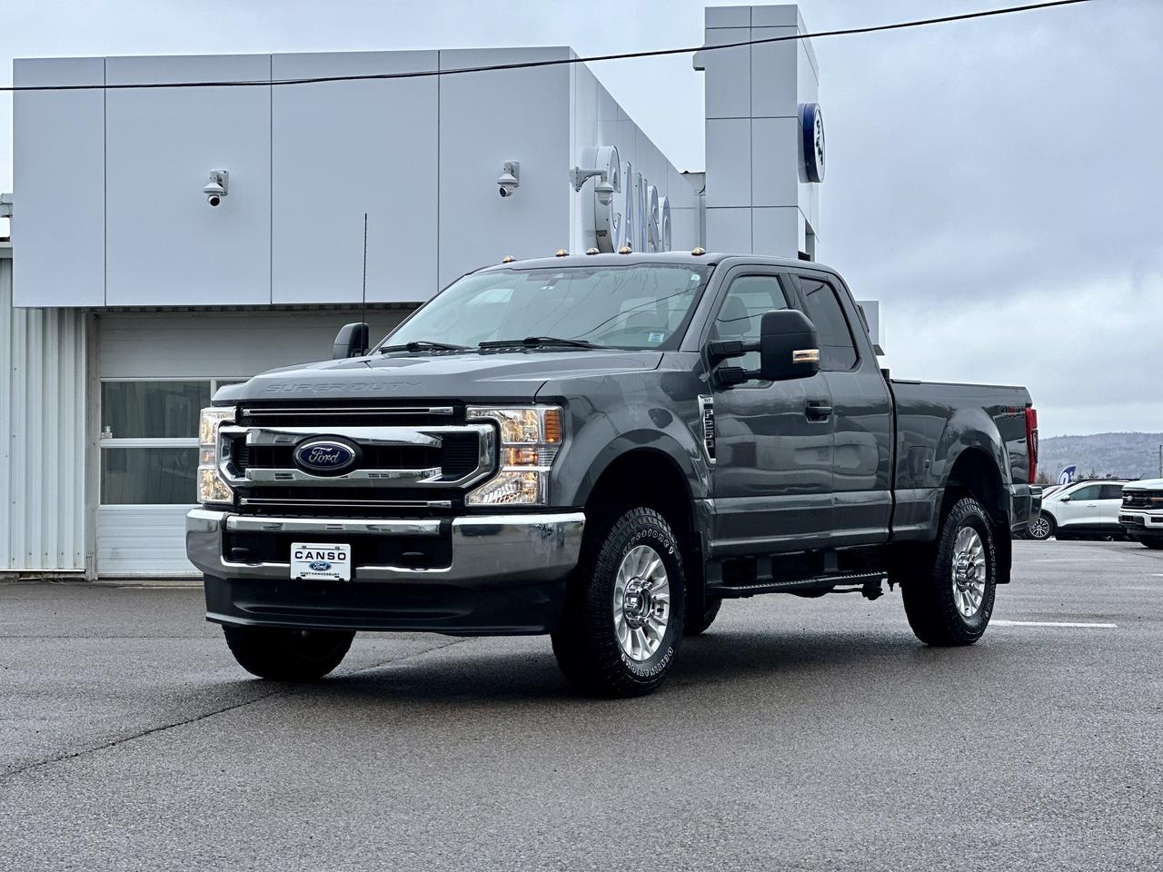 2022 Ford F-250 XLT 4WD SuperCab 6.75' Box Photo3