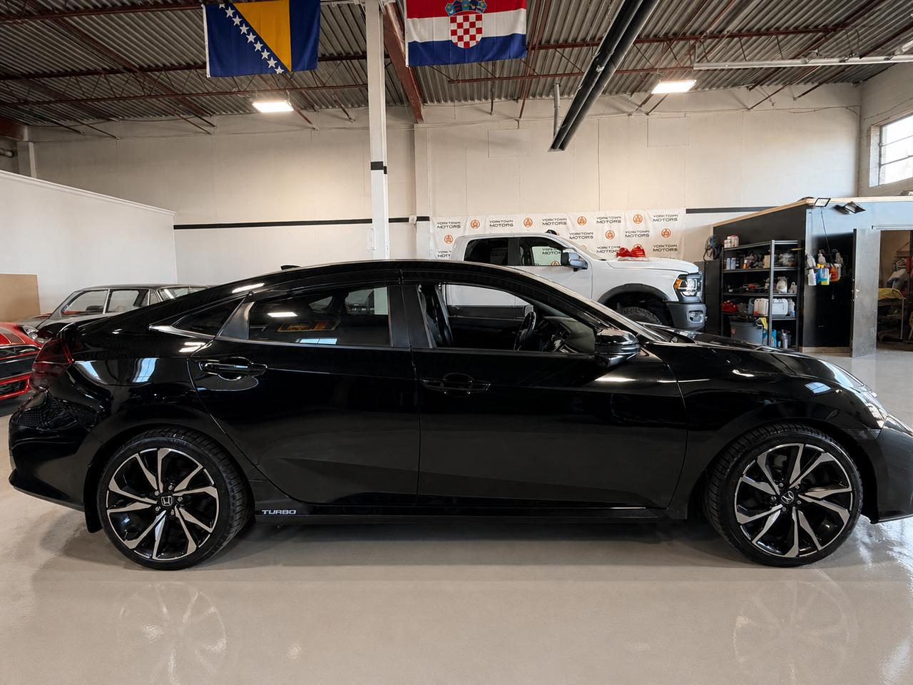 2017 Honda Civic Si/ Manual/ No accident/ Sunroof/Heated Seats Photo