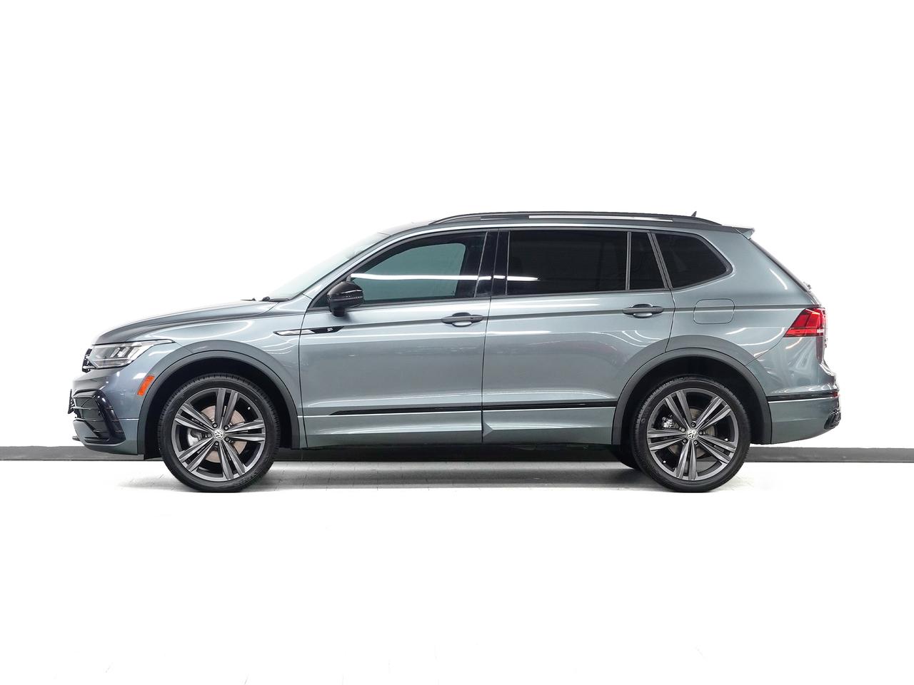 2024 Volkswagen Tiguan COMFORTLINE R-LINE AWD | BLK Edition | Pano roof Photo