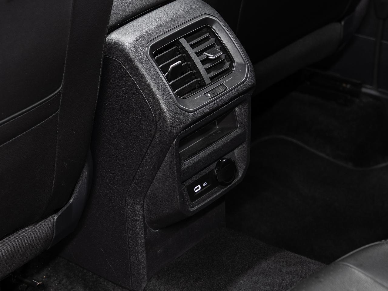 2024 Volkswagen Tiguan COMFORTLINE R-LINE AWD | BLK Edition | Pano roof