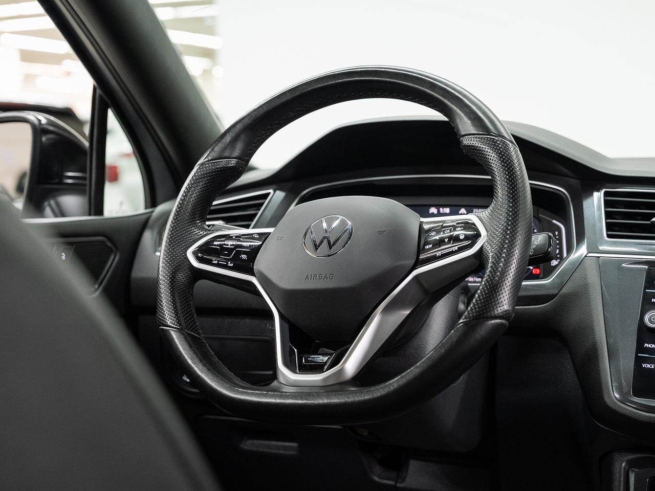 2024 Volkswagen Tiguan COMFORTLINE R-LINE AWD | BLK Edition | Pano roof