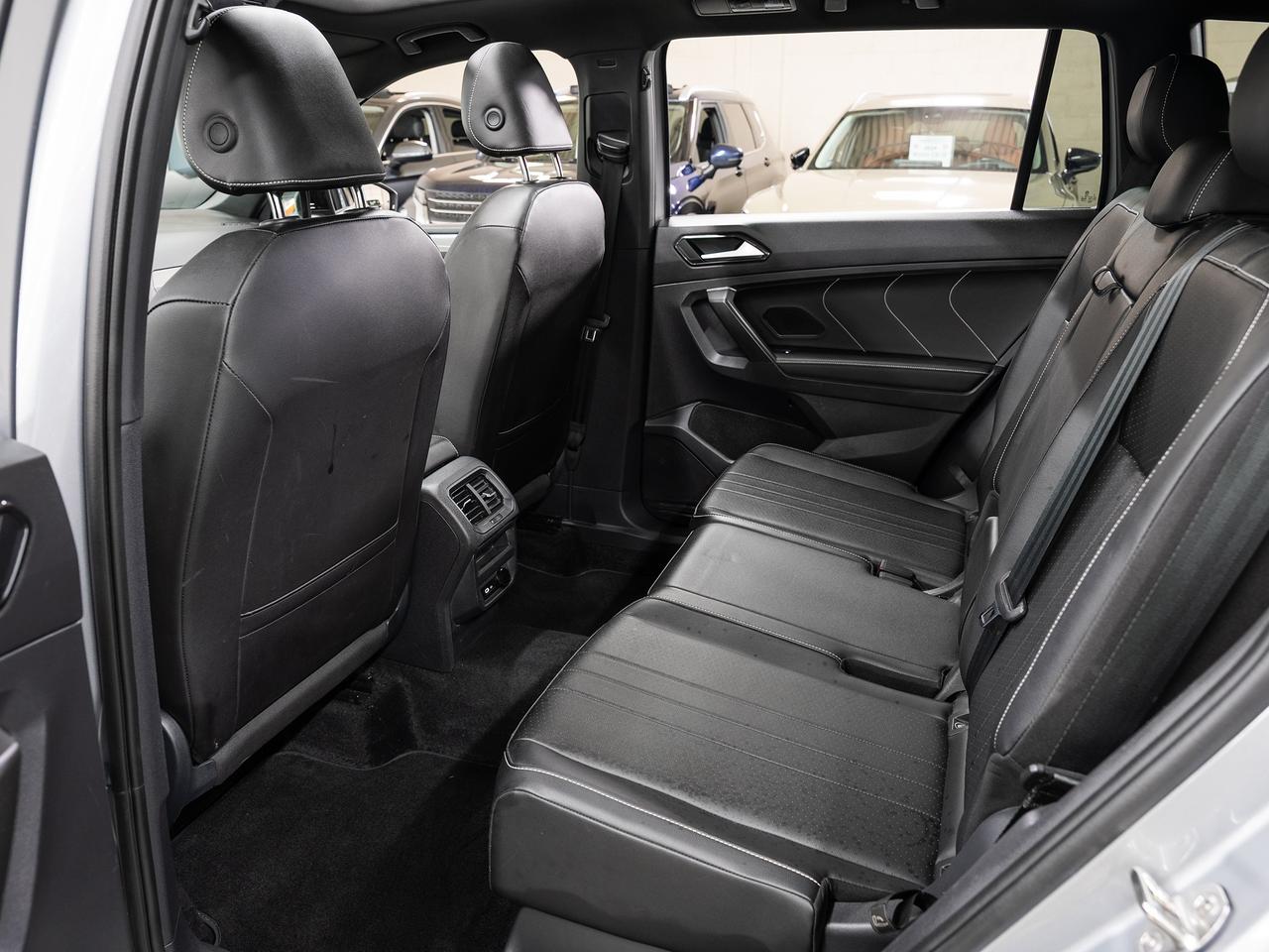 2024 Volkswagen Tiguan COMFORTLINE R-LINE AWD | BLK Edition | Pano roof