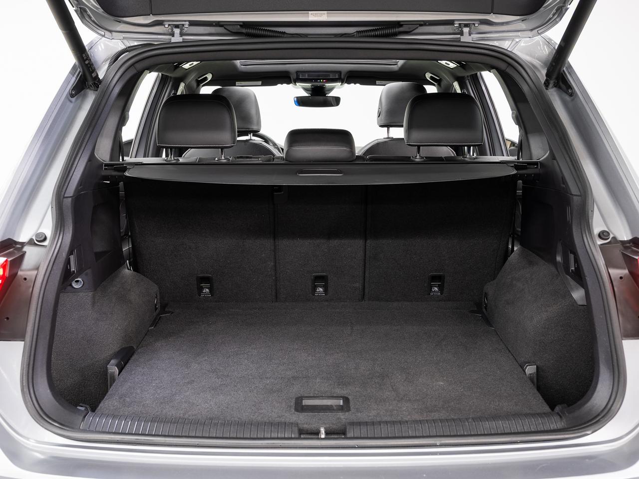 2024 Volkswagen Tiguan COMFORTLINE R-LINE AWD | BLK Edition | Pano roof