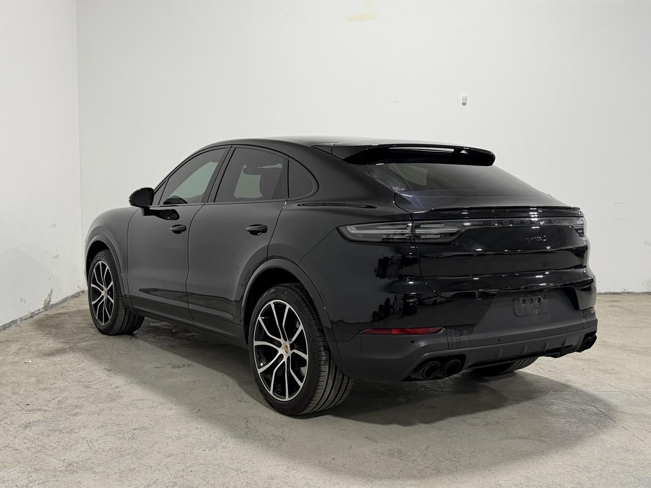 2022 Porsche Cayenne S Coupe AWD Photo4
