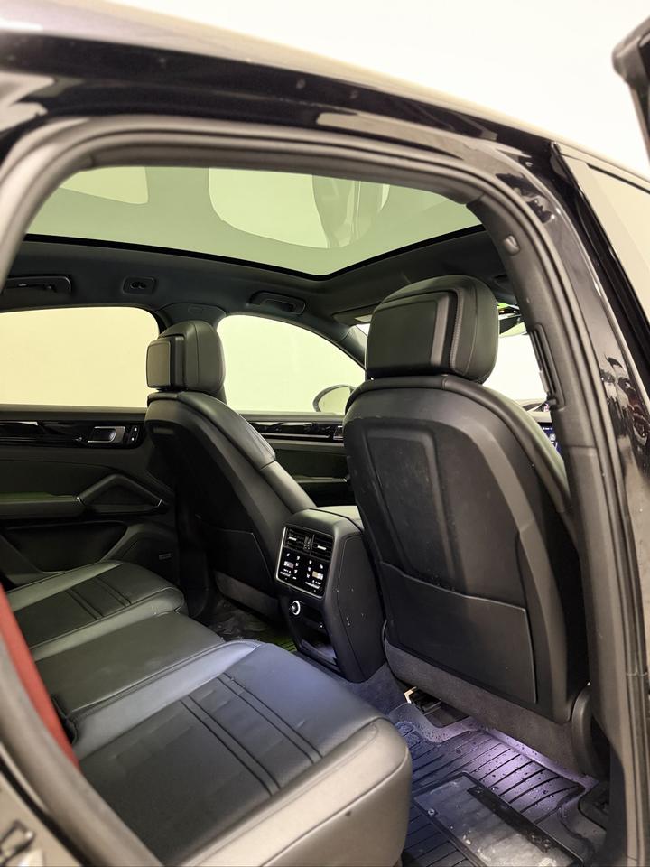 2022 Porsche Cayenne S Coupe AWD Photo