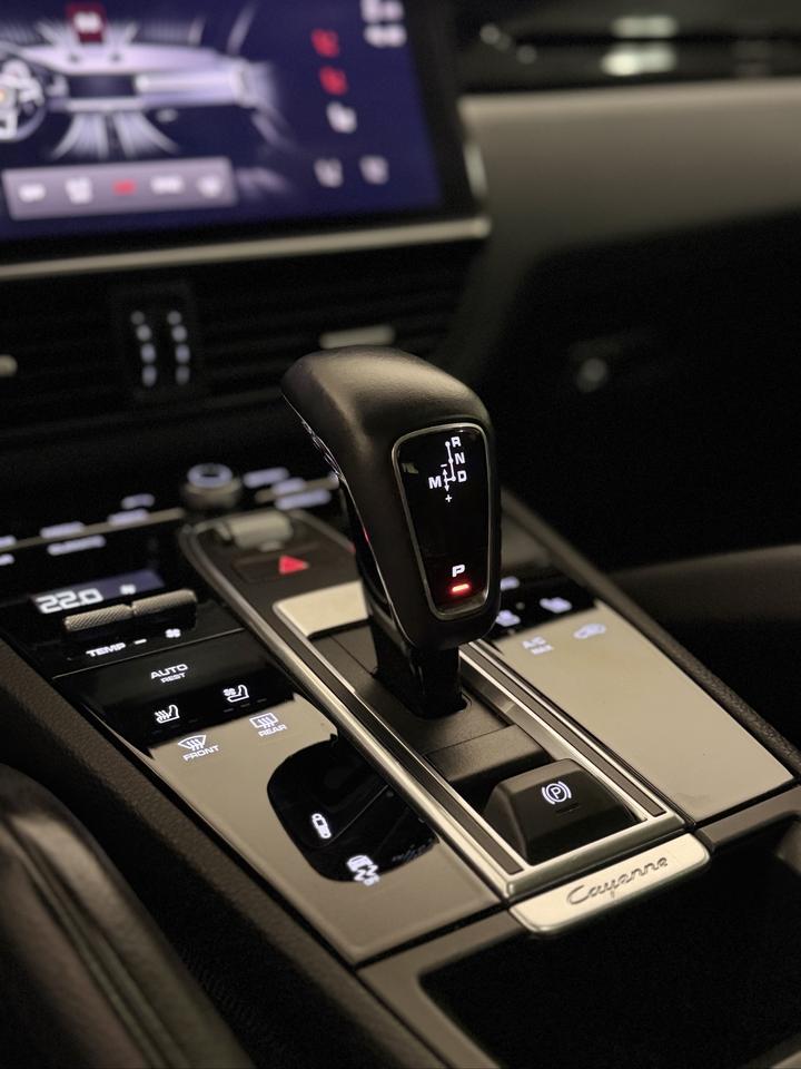 2022 Porsche Cayenne S Coupe AWD Photo