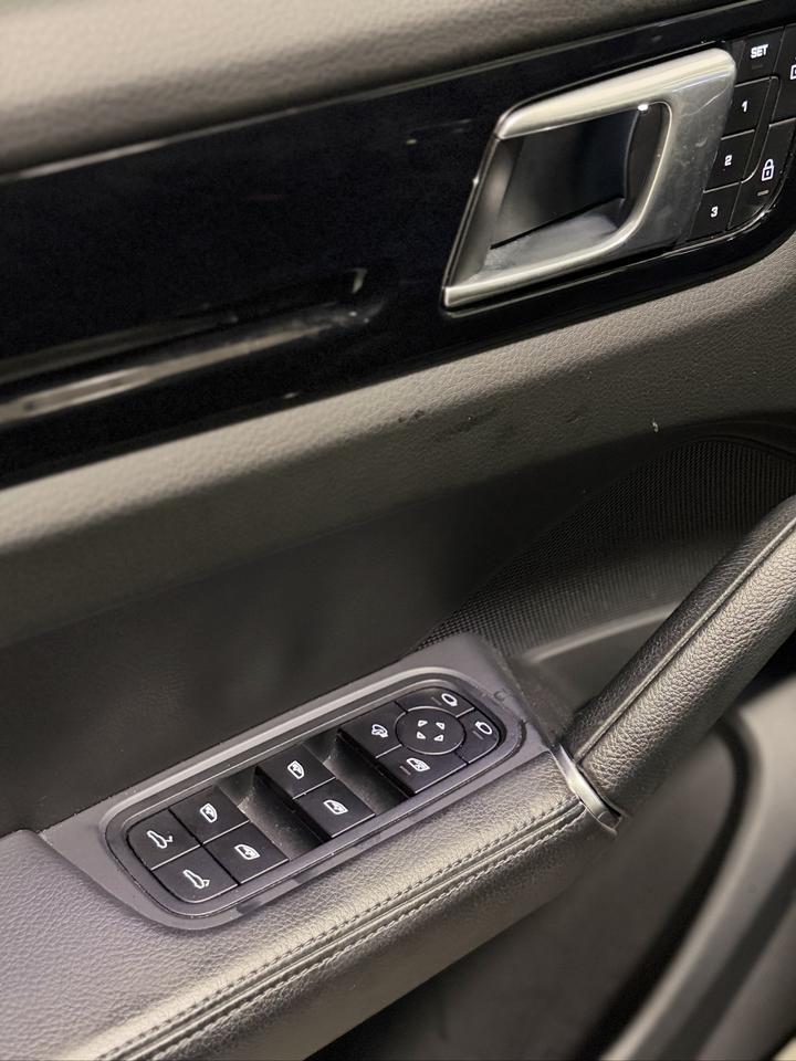 2022 Porsche Cayenne S Coupe AWD Photo