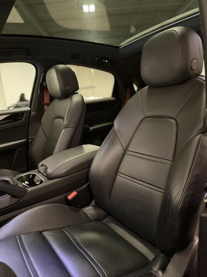 2022 Porsche Cayenne S Coupe AWD Photo