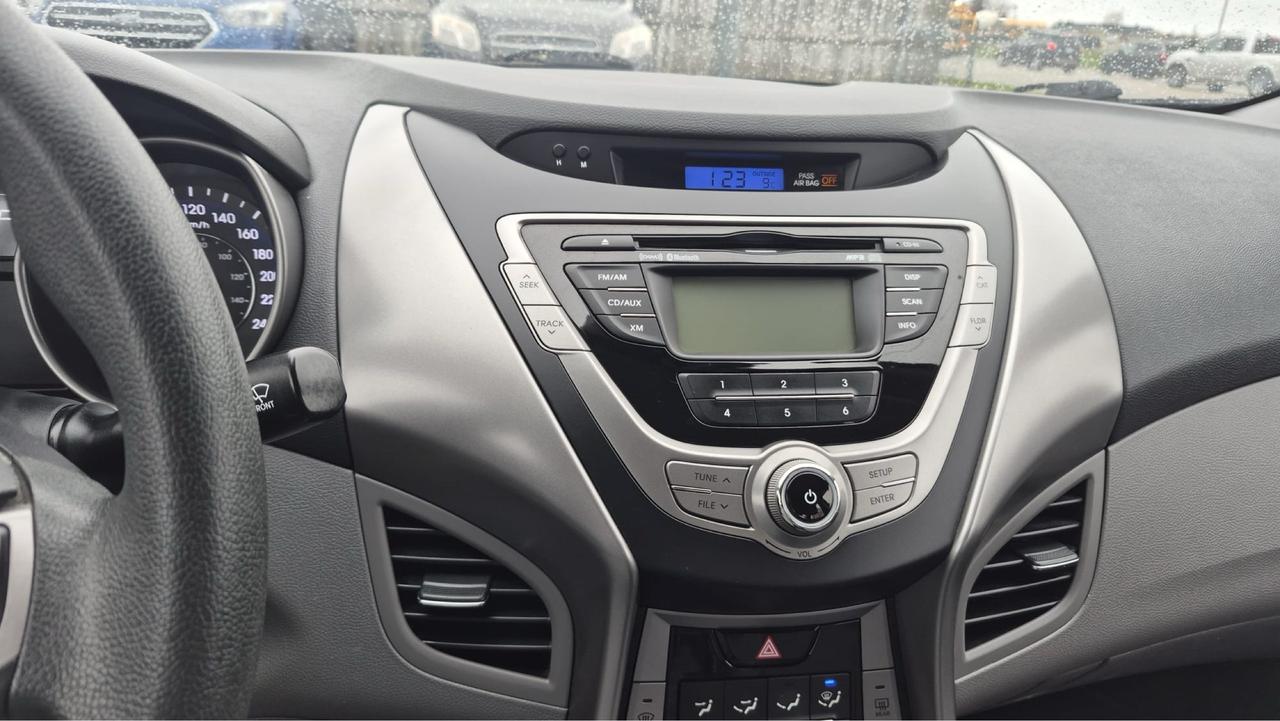 2013 Hyundai Elantra GL, AUTO, SEDAN, 4 CYL, GREAT ON FUEL, CERTIFIED Photo