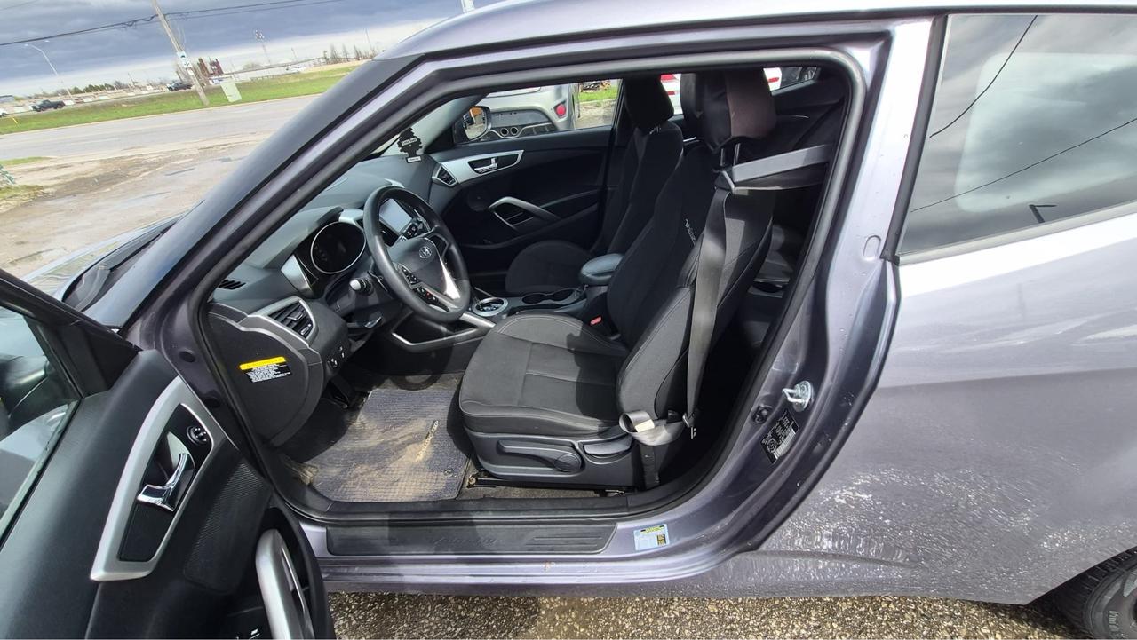 2016 Hyundai Veloster AUTO, 1.6L 4CYL, GREAT ON FUEL, CERTIFIED Photo