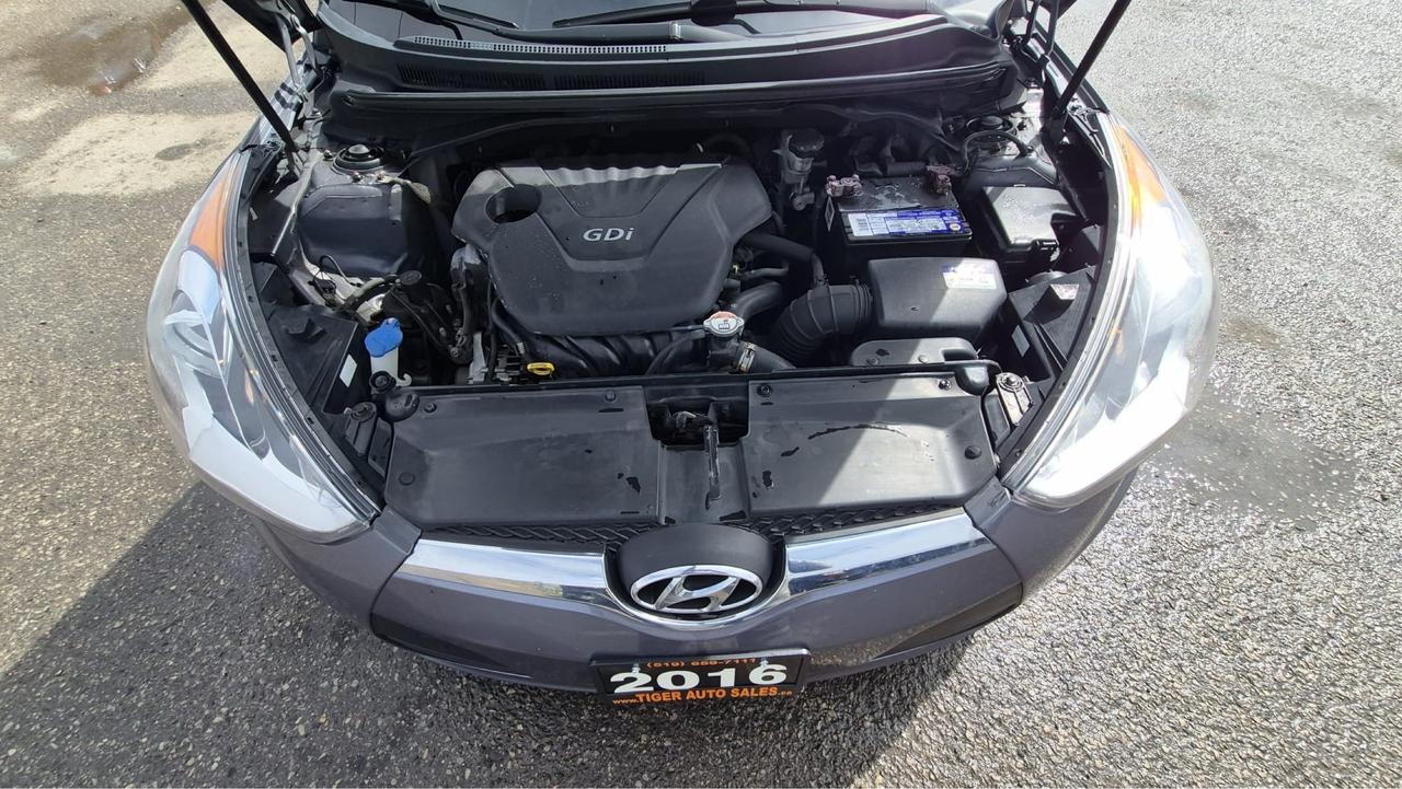 2016 Hyundai Veloster AUTO, 1.6L 4CYL, GREAT ON FUEL, CERTIFIED Photo
